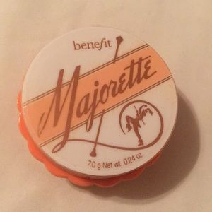 Benefit majorette blush